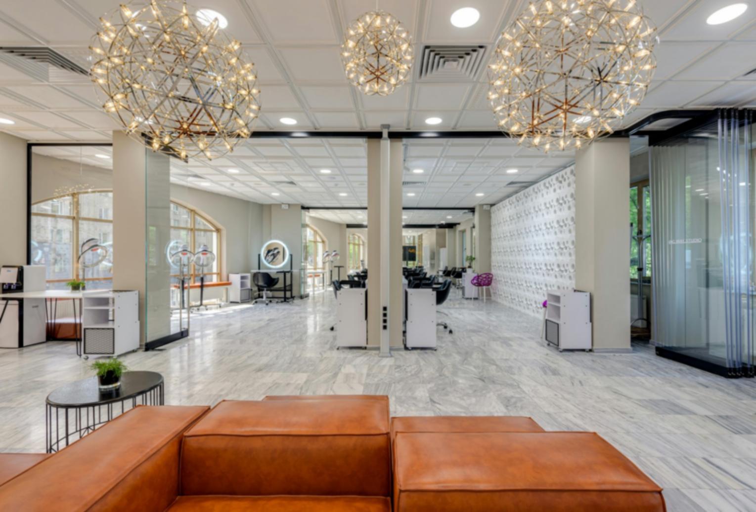 Hochwertige Nagelstudio-Einrichtung mit modernem Design